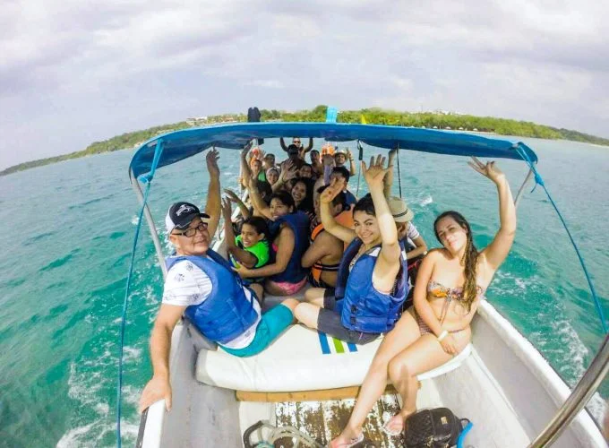 Lancha para visitar las Islas del Rosario y Cartagena